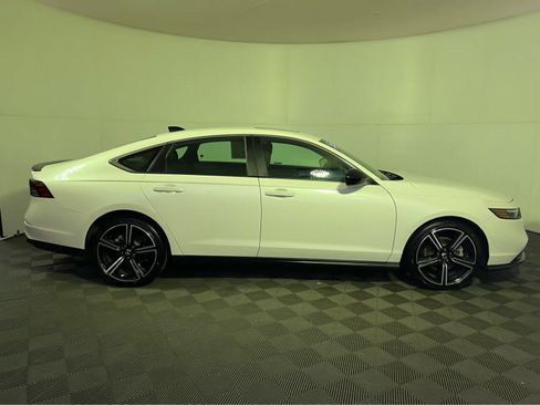 Used 2025 Honda Accord Sport image 8