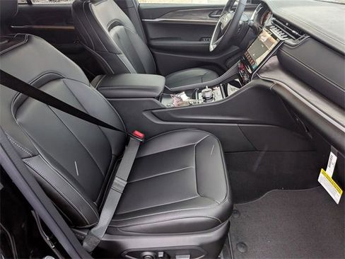 New 2025 Jeep Grand Cherokee Limited image 33