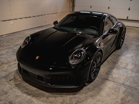 Used 2025 Porsche 911 GTS image 19