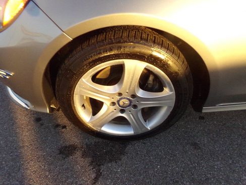 Used 2014 Mercedes-Benz E 350 4MATIC Sedan image 27