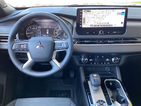 New 2026 Mitsubishi Outlander LE AWD/4WD image 13