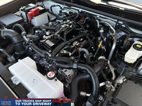 Used 2025 Toyota 4Runner SR5 AWD/4WD image 16