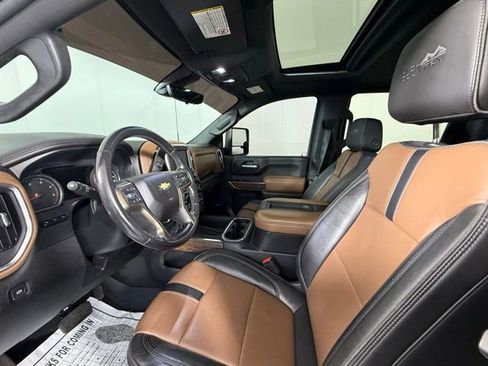 Used 2020 Chevrolet Silverado 2500 High Country w/ Z71 Off-Road Package AWD/4WD image 13