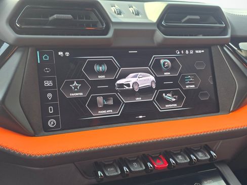 Used 2025 Lamborghini Urus SE AWD/4WD image 15