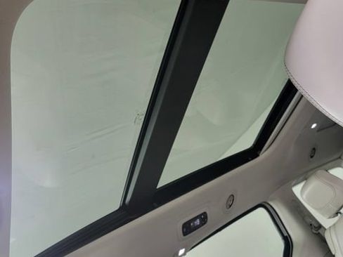 Used 2020 Chrysler Pacifica Limited FWD image 33