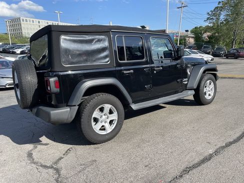 Used 2018 Jeep Wrangler Unlimited Sport S AWD/4WD image 8