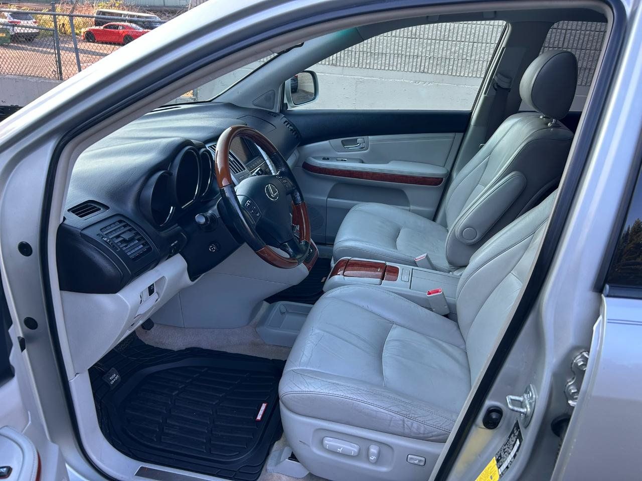 Used 2005 Lexus RX 330 AWD w/ Premium Plus Pkg image 9