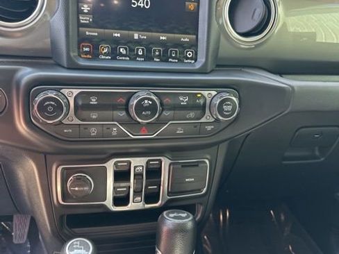 Used 2021 Jeep Wrangler Unlimited Sahara w/ Uconnect 4C Nav & Sound Group AWD/4WD image 23