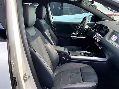 Used 2025 Mercedes-Benz GLA 250 image 9