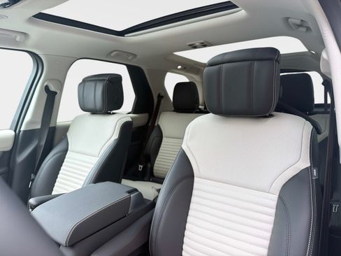 New 2026 Land Rover Discovery Dynamic SE AWD/4WD image 19