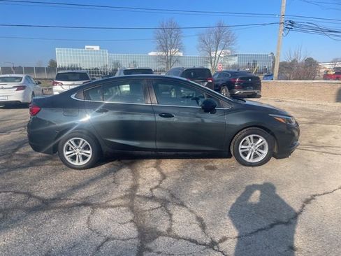 Used 2018 Chevrolet Cruze LT w/ Convenience Package image 6
