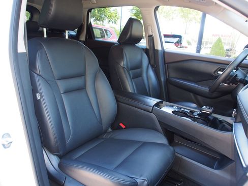 Used 2023 Nissan Rogue SV FWD image 11