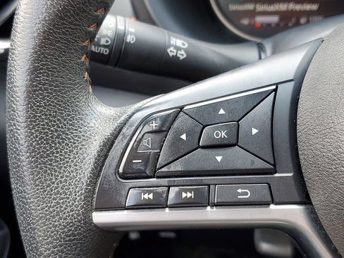 Used 2019 Nissan Kicks SR w/ SR Premium Package FWD image 11