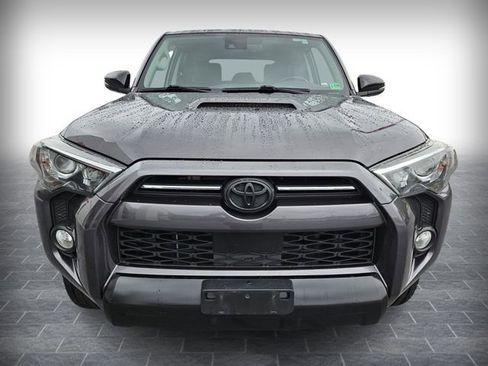 Used 2020 Toyota 4Runner Venture w/ Moonroof Package image 2