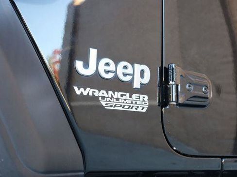 Used 2018 Jeep Wrangler Unlimited Sport S AWD/4WD image 13
