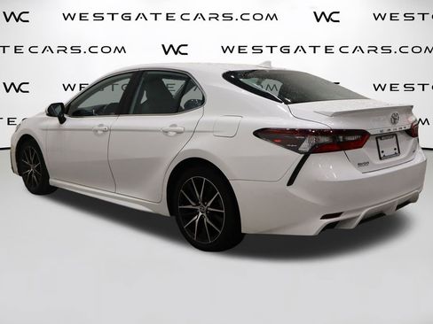 Used 2023 Toyota Camry SE image 5