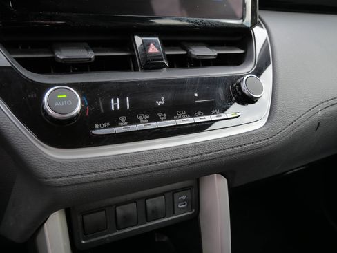 Certified 2025 Toyota Corolla Cross LE image 24