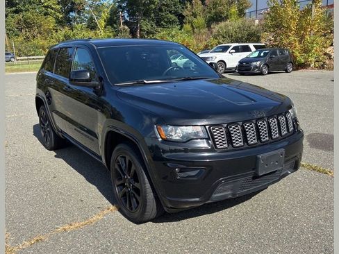 Used 2018 Jeep Grand Cherokee Altitude image 1