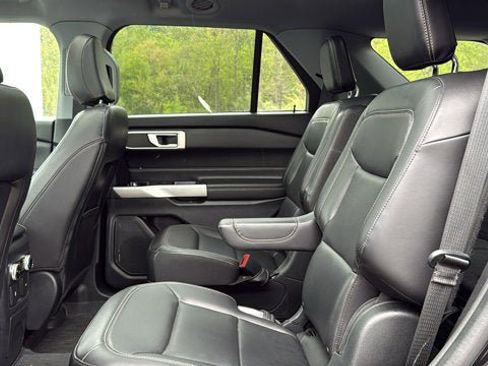 Used 2022 Ford Explorer XLT w/ Equipment Group 202A AWD/4WD image 26