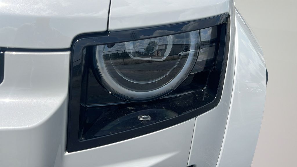 New 2026 Land Rover Defender 110 AWD/4WD image 11