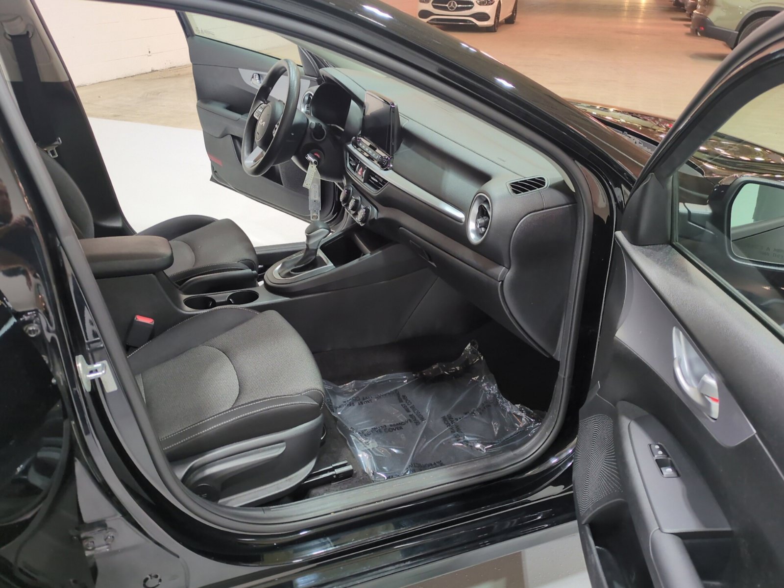 Used 2023 Kia Forte LXS w/ LXS Technology Package FWD image 9