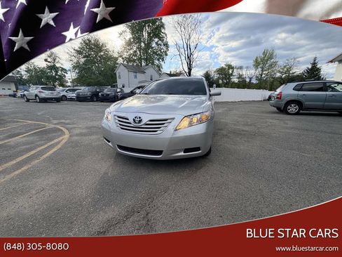 Used 2009 Toyota Camry LE FWD image 1