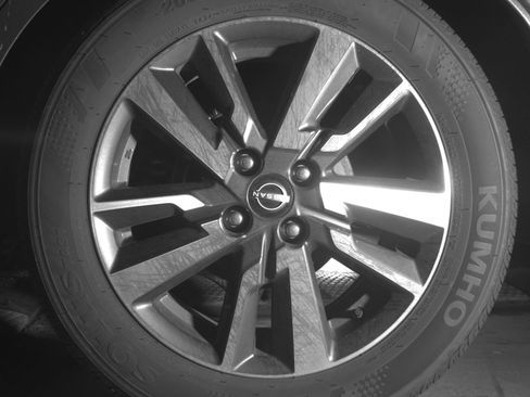 Used 2025 Nissan Versa SV image 11