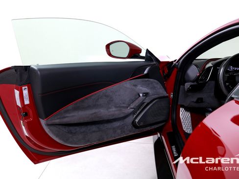 Used 2022 Ferrari Roma RWD image 10