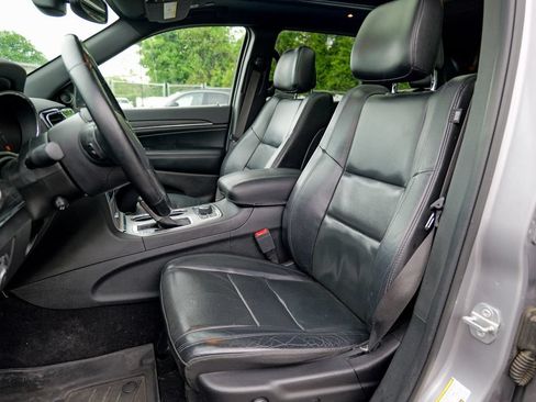 Used 2019 Jeep Grand Cherokee Limited w/ Luxury Group II AWD/4WD image 23
