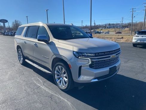 Used 2021 Chevrolet Suburban Premier w/ Premium Package image 8