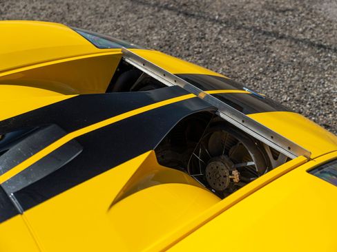 Used 2005 Ford GT RWD image 21