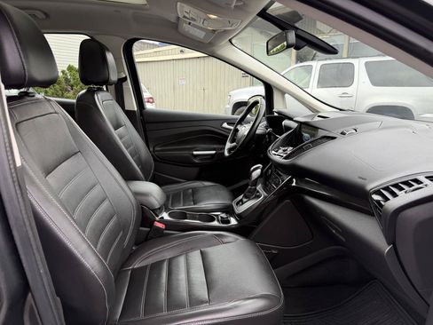 Used 2017 Ford C-MAX Titanium w/ Equipment Group 301A FWD image 14