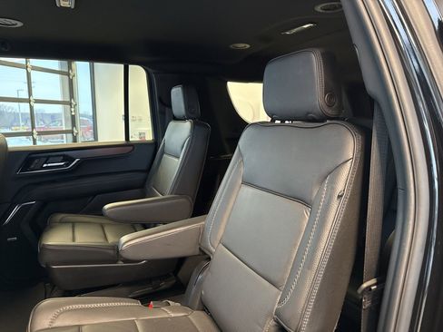 Used 2025 GMC Yukon XL Denali image 13