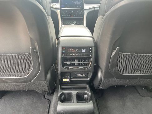 Used 2021 Jeep Grand Cherokee L Limited AWD/4WD image 32