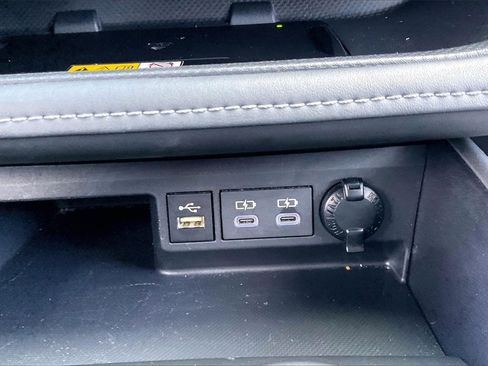 Used 2024 Toyota Highlander XLE image 32