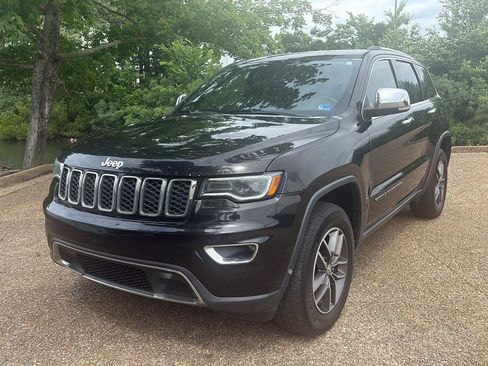 Used 2018 Jeep Grand Cherokee Limited w/ Luxury Group II AWD/4WD image 11