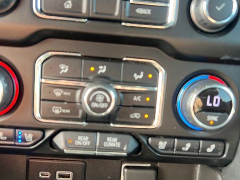 Used 2021 Chevrolet Suburban Premier w/ Premium Package AWD/4WD image 38