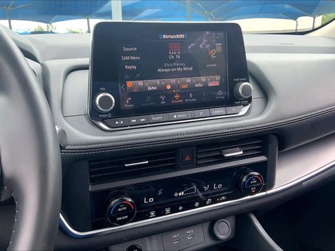Used 2025 Nissan Rogue SV FWD image 7