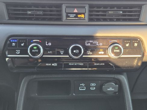 Used 2025 Honda Pilot Black Edition image 15