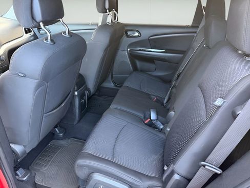 Used 2016 Dodge Journey SE w/ Flexible Seating Group image 17