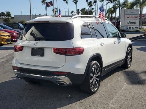 Used 2023 Mercedes-Benz GLB 250 w/ Premium Package image 7