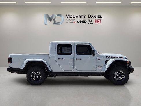 New 2025 Jeep Gladiator Mojave image 6
