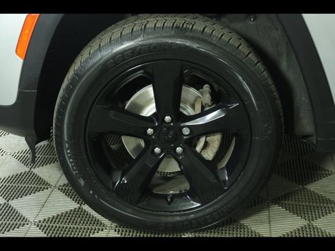 Used 2023 Jeep Grand Cherokee Altitude AWD/4WD image 13