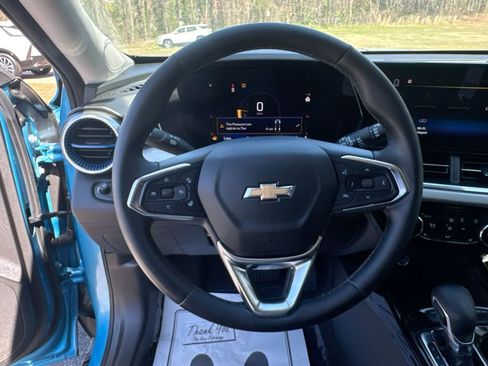 Used 2025 Chevrolet Trax LT w/ Driver Confidence Package image 16