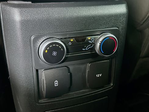 Used 2023 Ford Explorer XLT image 27