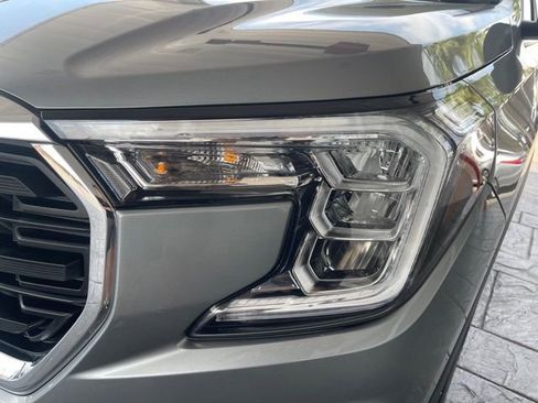 Used 2023 GMC Terrain SLE w/ Driver Convenience Package image 10