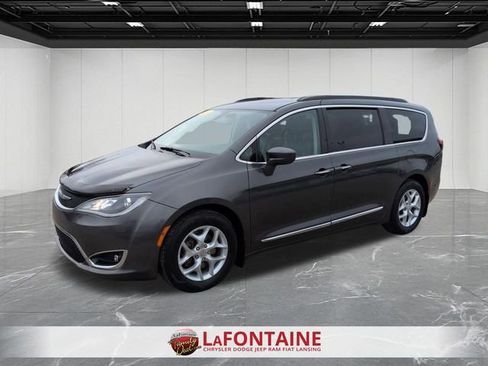 Used 2017 Chrysler Pacifica Touring-L w/ Tire & Wheel Group image 1