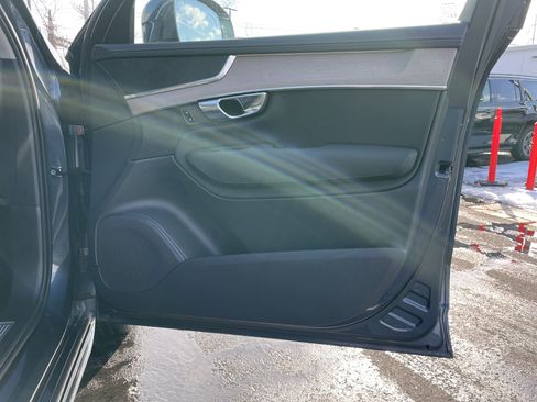 Used 2025 Volvo XC90 B6 Plus image 10