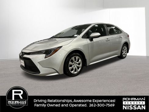 Used 2025 Toyota Corolla LE image 2