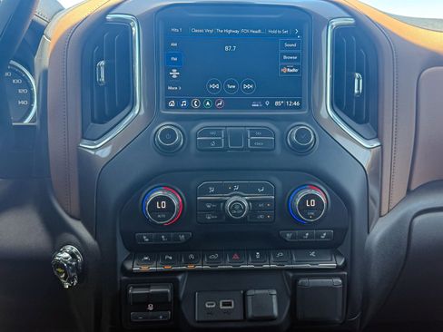Certified 2019 Chevrolet Silverado 1500 High Country w/ Technology Package AWD/4WD image 23